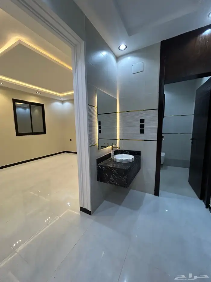 للبيع روف علوي بموقع متميز حي دره الموسى شغل VIP 27