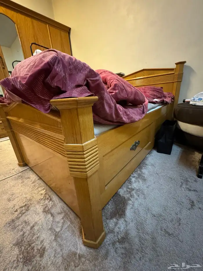 سرير خشبي متين جودة عالية مقاسه 180 طول عرض 90 0