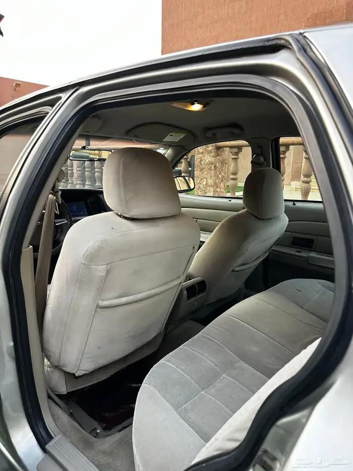 فورد كراون فكتوريا 2008 18