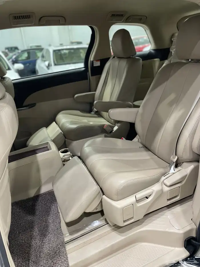 تويوتا بريفيا 2020 7