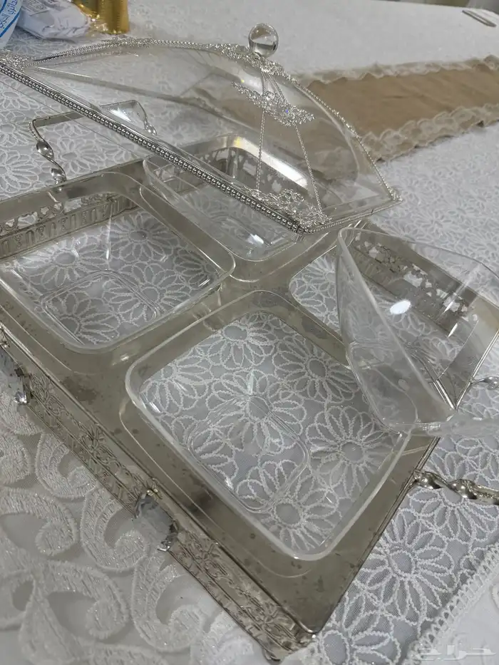 صحن تقديم مقسم بغطاء فخم 0