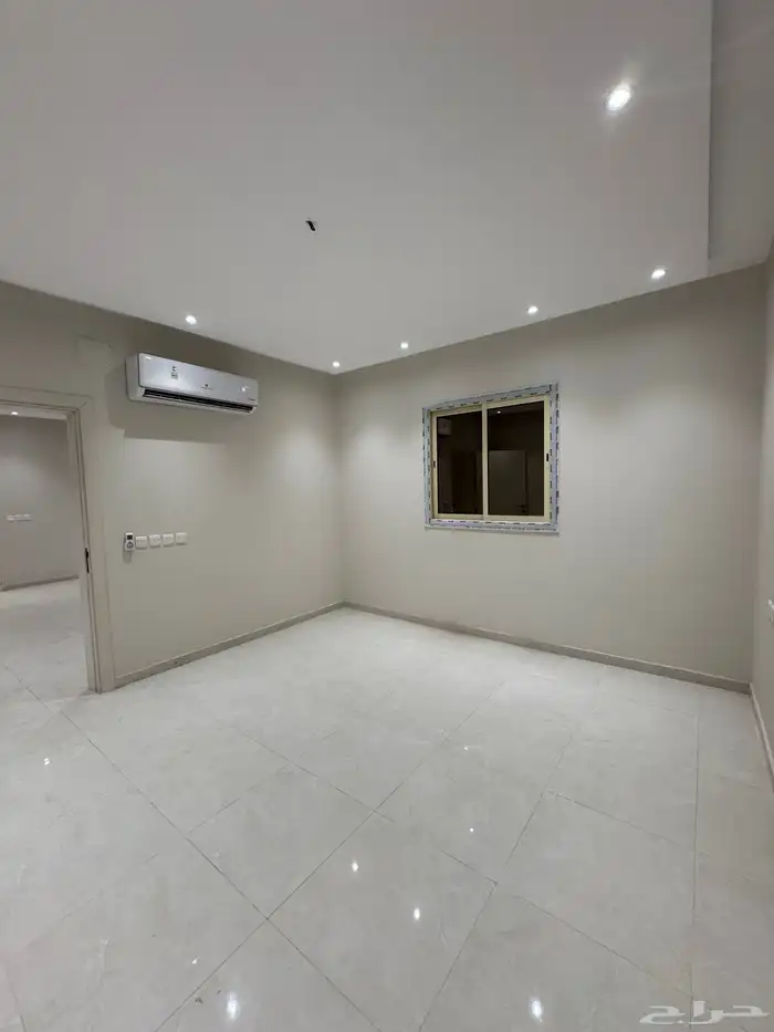 فيلا جديدة فاخرة للإيجار في موقع مميز جدا 15