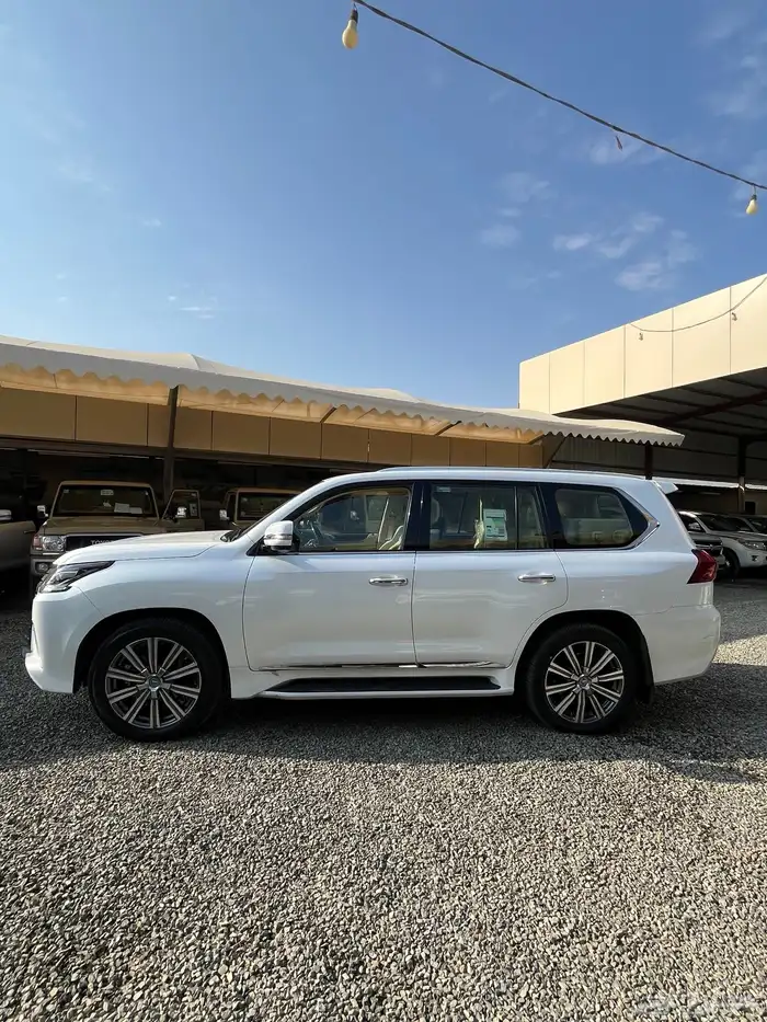 جيب لكزس 2017 LX 3