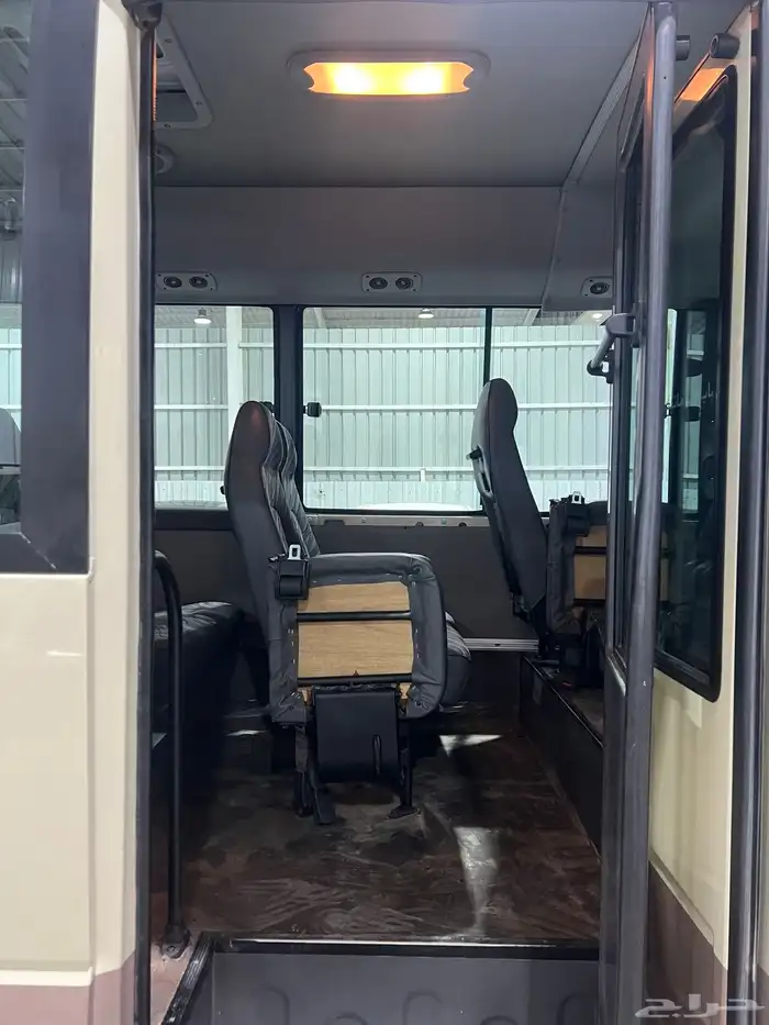 للبيع باص هونداي كونتي موديل 2011 ديزل 30 راكب 13