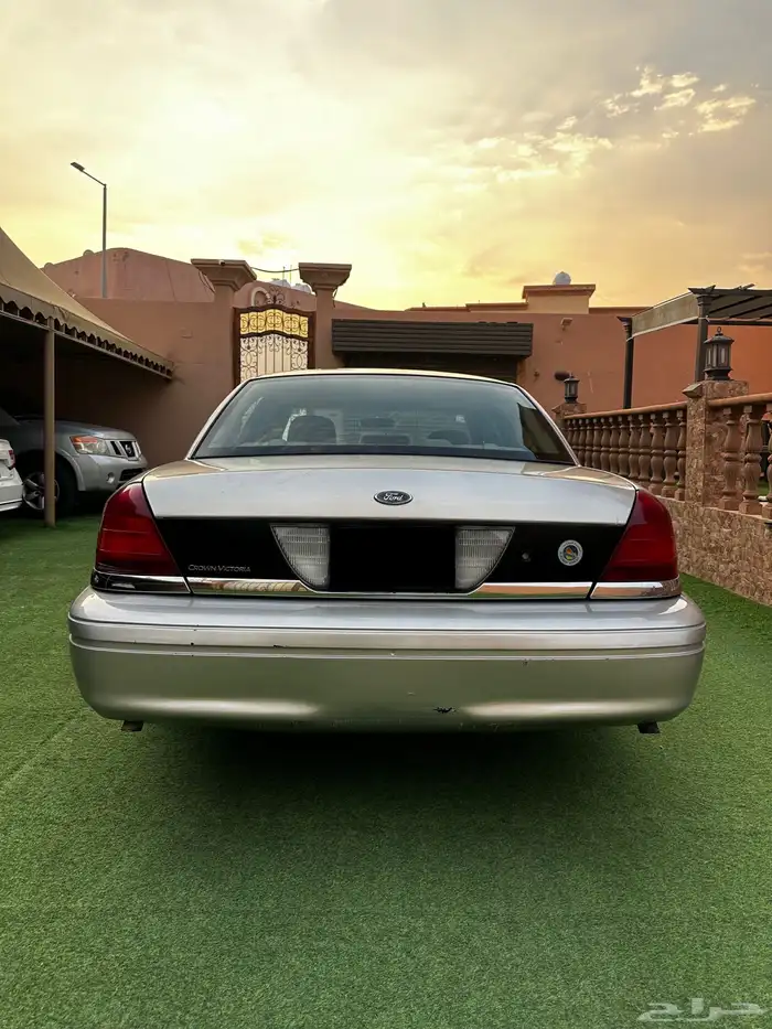 فورد كراون فكتوريا 2008 4