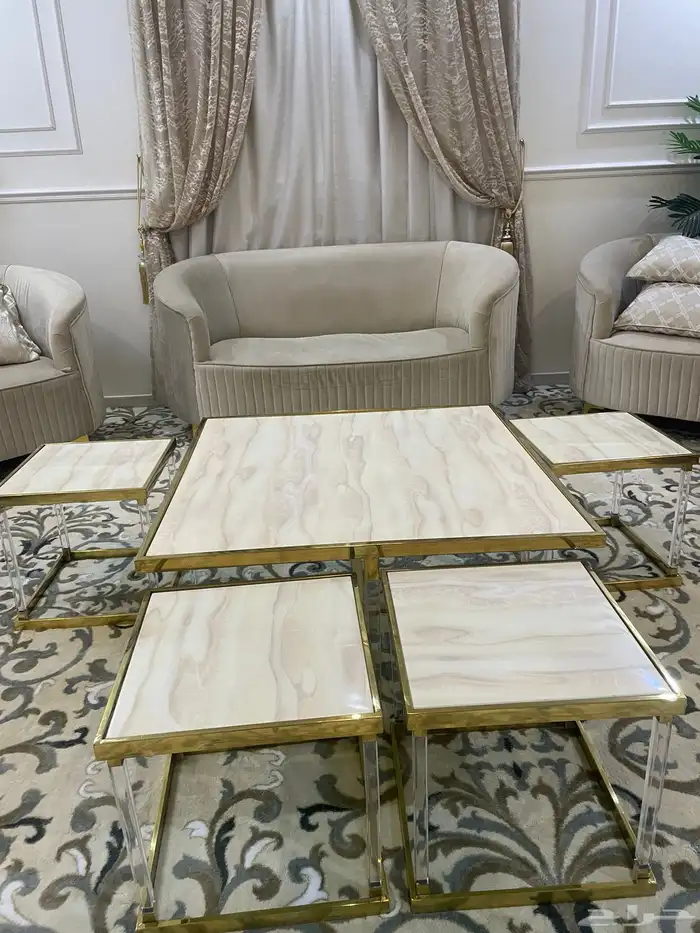 طاوله صاله للبيع نظيفه مره 5
