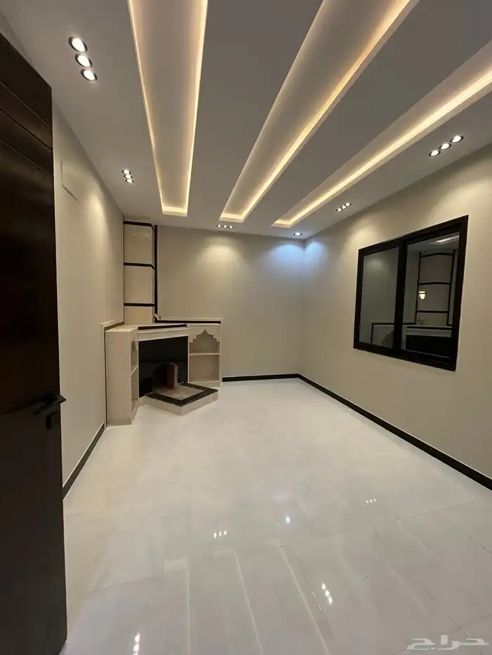 للبيع روف علوي بموقع متميز حي دره الموسى شغل VIP 22