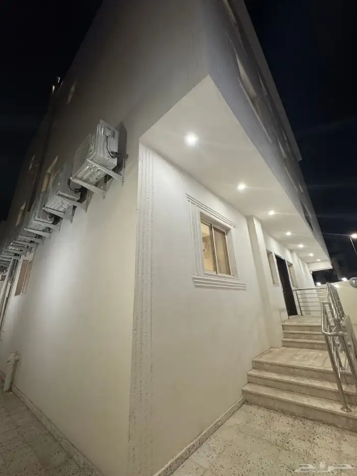 فيلا جديدة فاخرة للإيجار في موقع مميز جدا 26