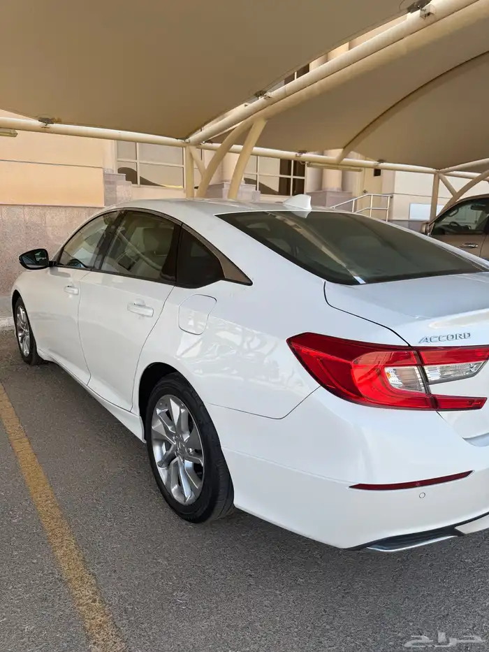 للبيع هوندا اكورد 2018 6