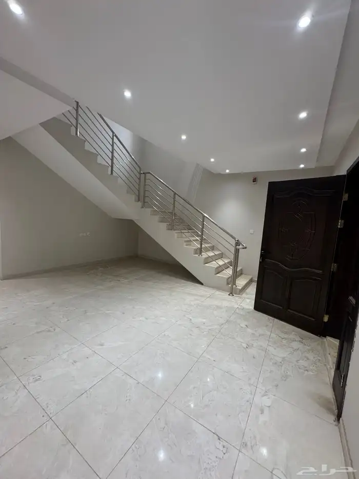 فيلا جديدة فاخرة للإيجار في موقع مميز جدا 6