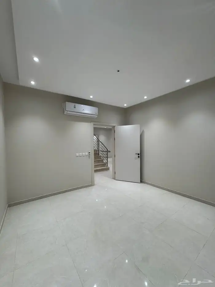 فيلا جديدة فاخرة للإيجار في موقع مميز جدا 12