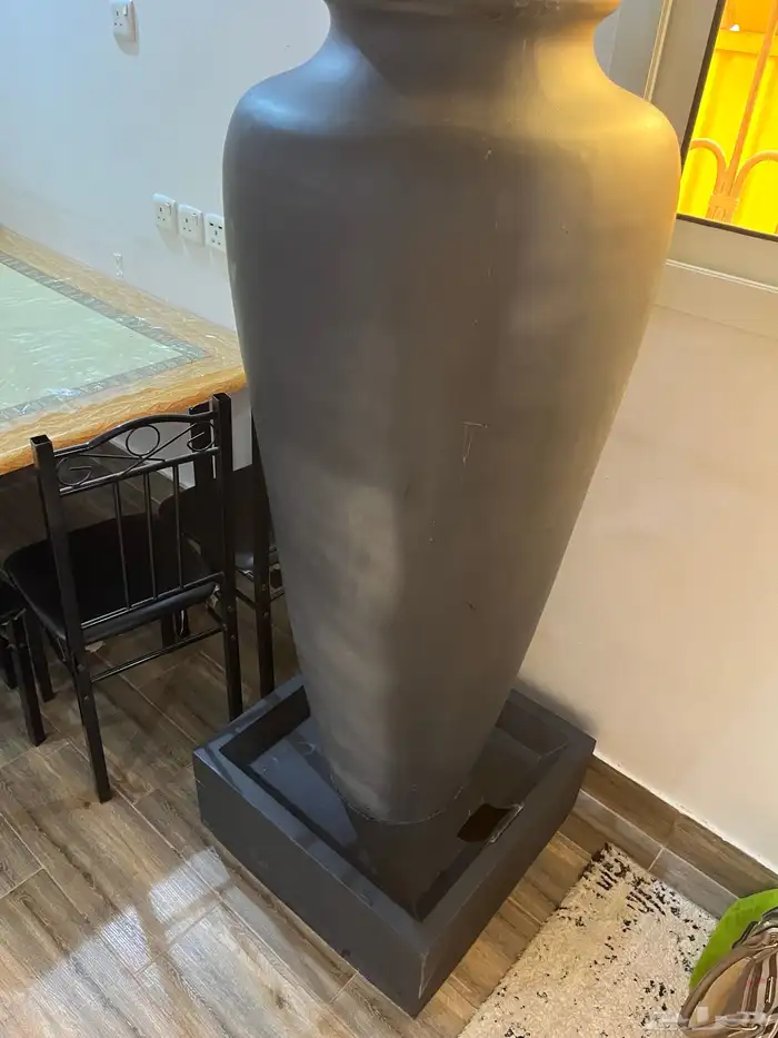 اثاث طاولة و شلال 2