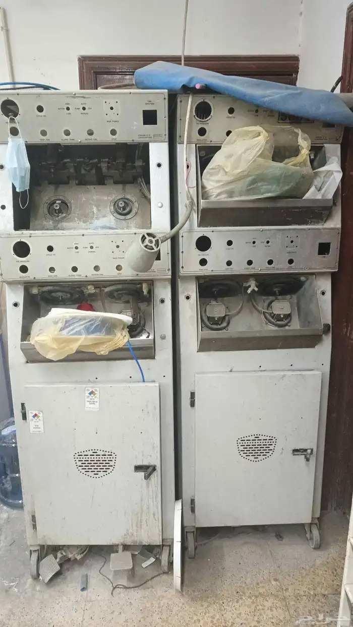 ماكينات ومخرطة وحديد واستاندات مستودع وأسلاك وكراتين وورق 9