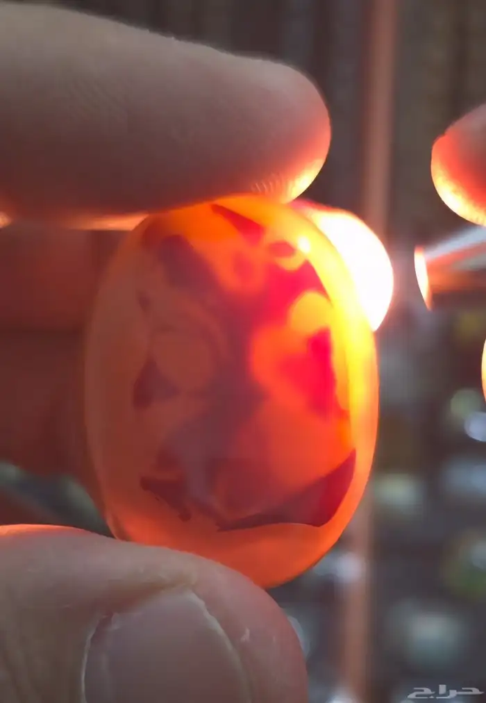 حجر عقيق يماني مصور وجه حرمة ببرقع وطير وثعبان 1