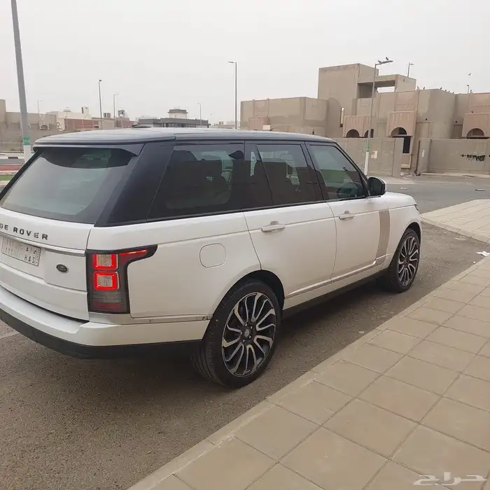 رنج روفو SE بودي محركات شد بلد نضيف جدا تم عمل صيانهب40 الف 3