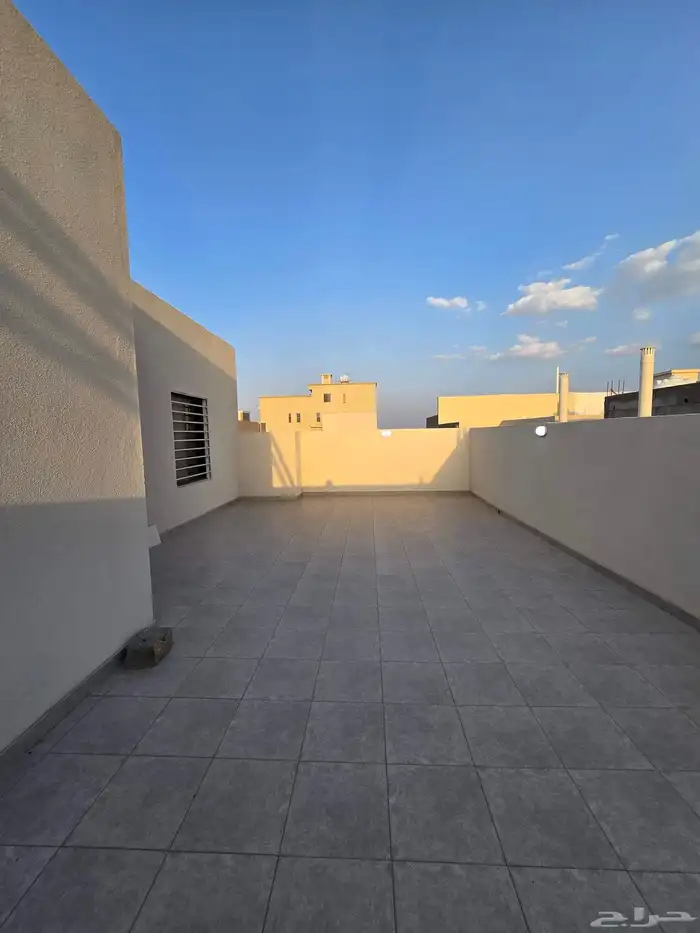 للبيع روف علوى وشقه ارضى بحوش ومدخل سياره 48