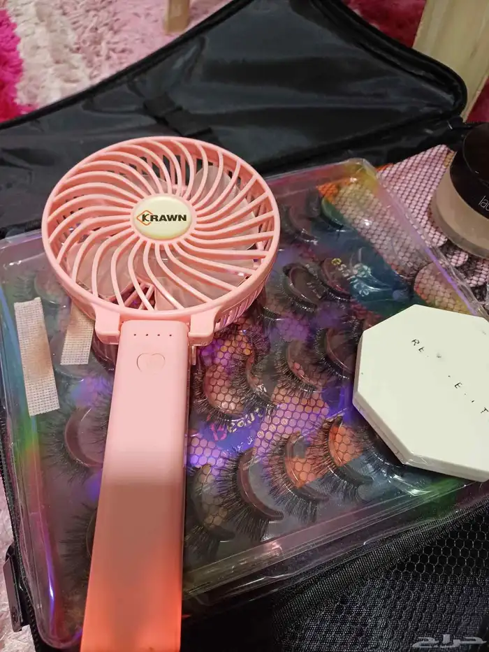 للبيع أغراض ميك اب كاملة 8