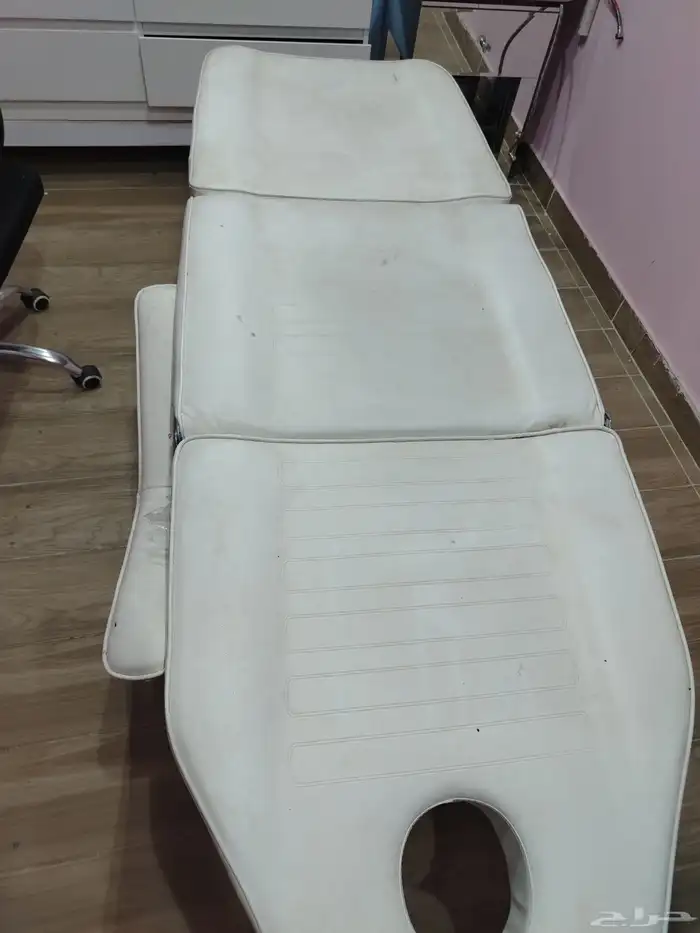 سرير مساج بحاله ممتازه. كرسي تجميل ومساج متحرك 0
