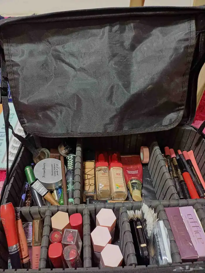 للبيع أغراض ميك اب كاملة 6