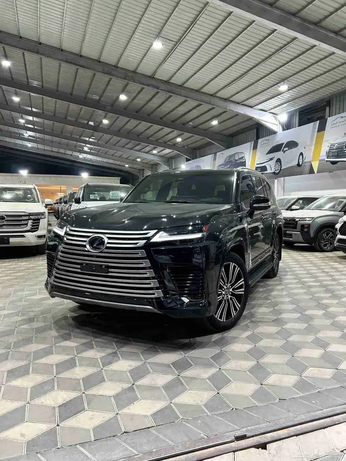 لكزس LX600 BB فل كامل 2025 عداد 34 الف كيلو 3