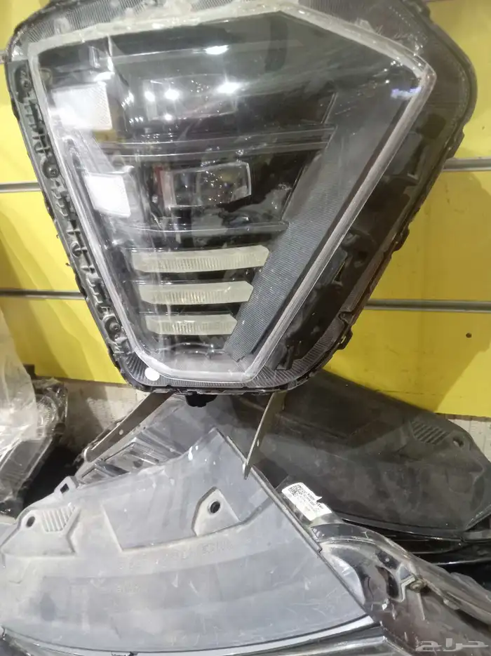 شمعه يمين ولليد امامي كوناء 2025 1