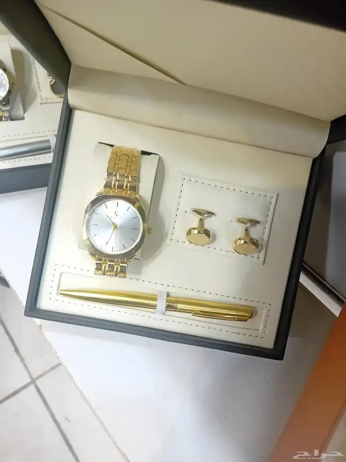 اطقم ساعة اصلي ظمان سنه توصيل في جميع أنحاء المملكة العربية 1