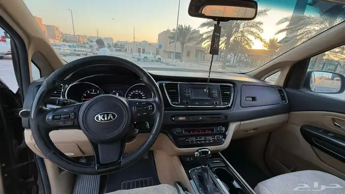 كيا كرنفال على يدنا من الوكالة 6