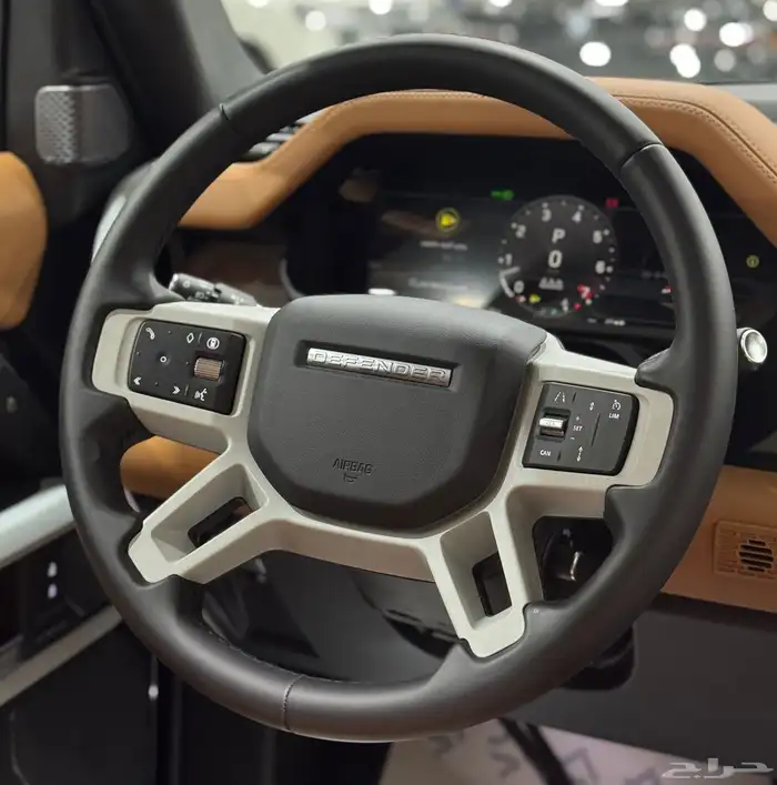 لاندروفر ديفندر 90 - HSE V6 موديل 2024 فل كامل سقف كشف جديد 15