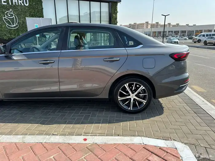 سيدان جيلي إمجراند 2023 10