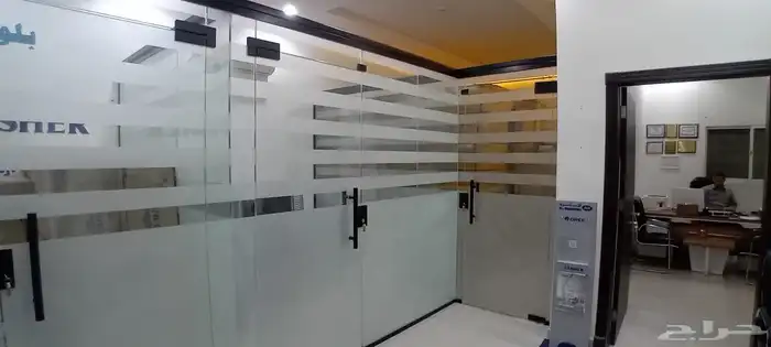 زجاج سيكريت درابزين السلم قزاز سيكوريت مكاتب زجاج وجهات زجاج 0