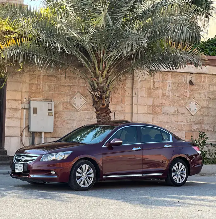 هوندا أكورد 2012 ممشى قليل نظيف جدا 18