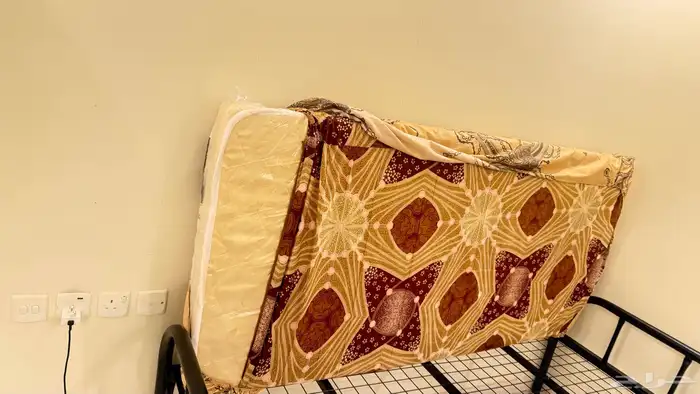 سرير حديد جديد مع الفرش جديد للبيع 1