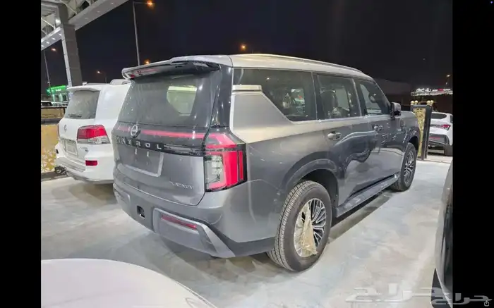نيسان باترول بلاتنيوم 3800 cc تنفس طبيعي رمادي   ازرق كحلي 2