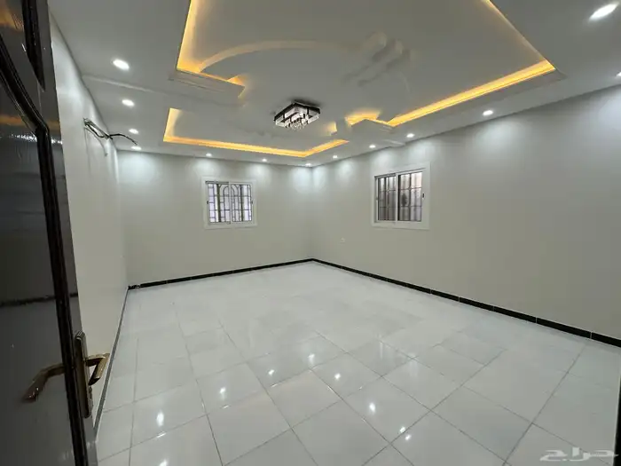 دور ارضي للبيع 6 غرف وصاله بحي البوادي 1