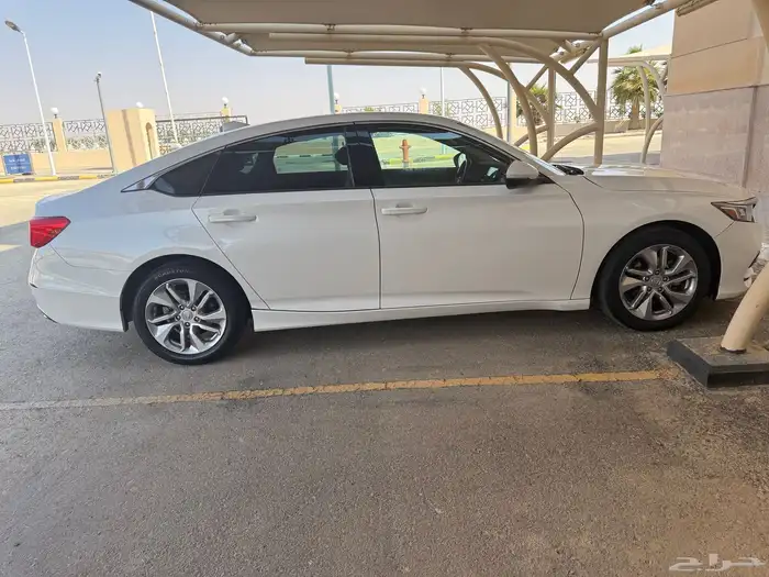 للبيع هوندا اكورد 2018 5