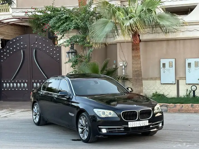 بي ام دبليو 730li نظيف جدآ 2015ممشى قليل 5