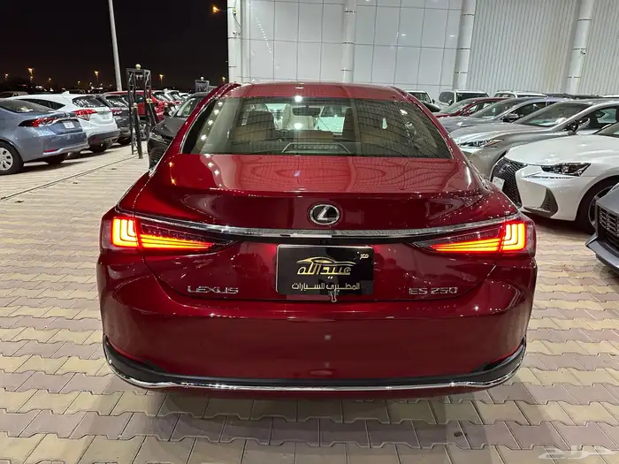 لكزس ES250 موديل 2023 ممشى قليل نظيف 22