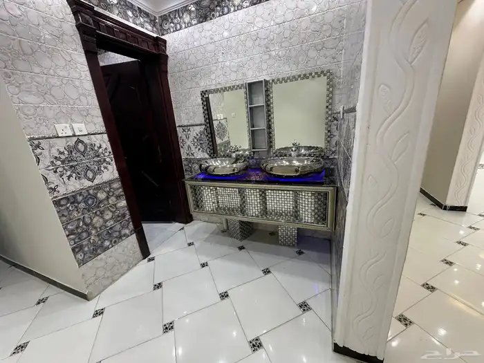 دور ارضي للبيع 6 غرف وصاله بحي البوادي 4