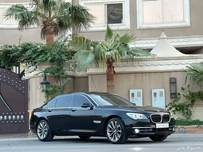 بي ام دبليو 730li نظيف جدآ 2015ممشى قليل 6