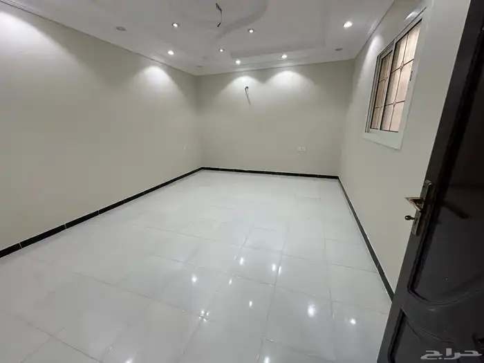 دور ارضي للبيع 6 غرف وصاله بحي البوادي 7