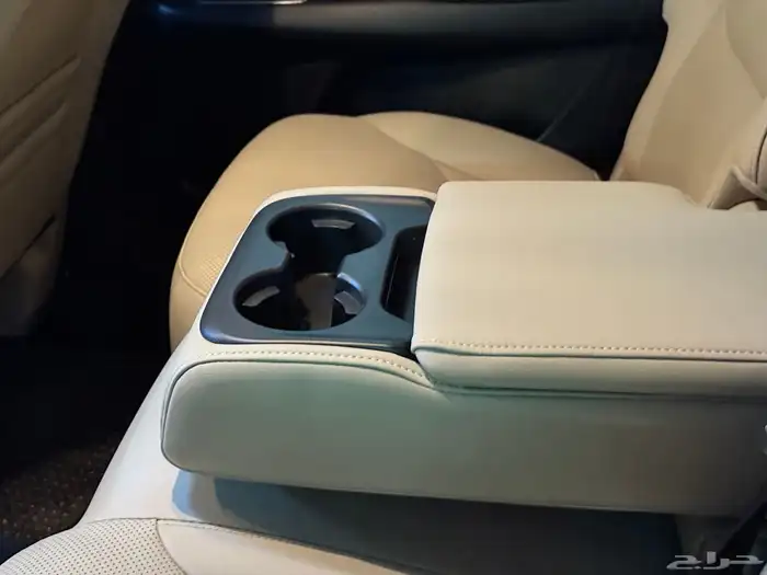 مازدا CX9 موديل 2024 فل كامل نظيفه 39