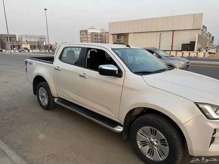 ايسوزو 2023 ماشيه 44 الف 4