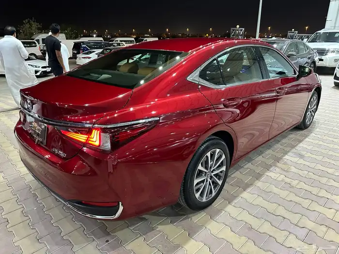 لكزس ES250 موديل 2023 ممشى قليل نظيف 20