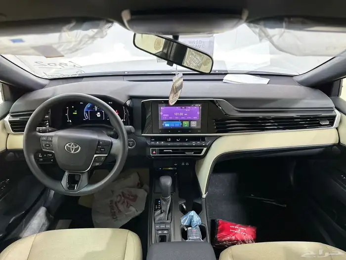 كامرى e هايبرد 2025 11