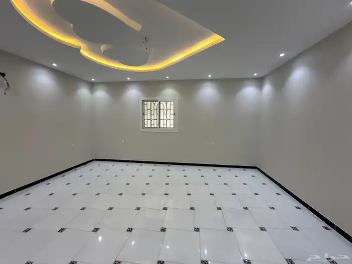 دور ارضي للبيع 6 غرف وصاله بحي البوادي 11