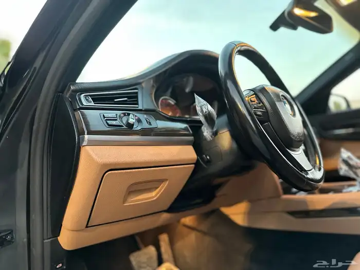 بي ام دبليو 730li نظيف جدآ 2015ممشى قليل 23