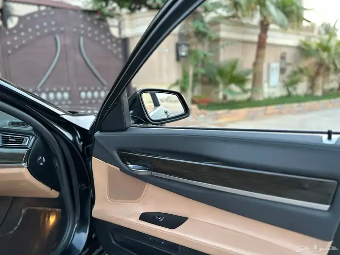 بي ام دبليو 730li نظيف جدآ 2015ممشى قليل 56