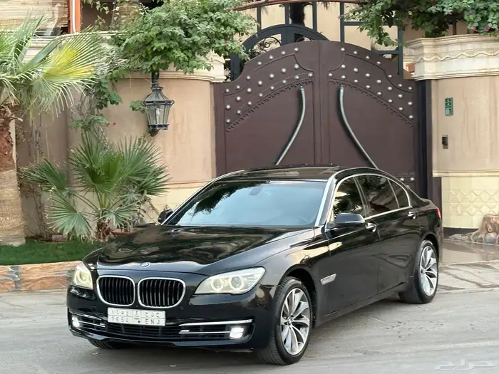 بي ام دبليو 730li نظيف جدآ 2015ممشى قليل 41