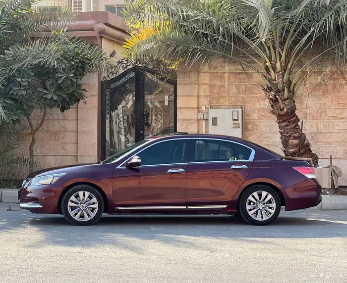 هوندا أكورد 2012 ممشى قليل نظيف جدا 17