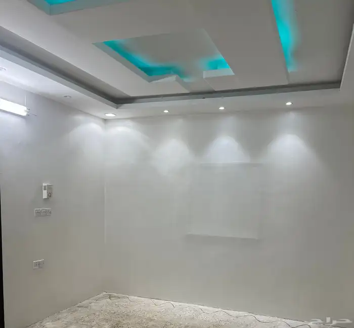 للايجار فلة دورين بالمنتزه الغربي على شارع تجاري 7